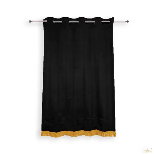 Curtains in black velvet with bottom fringes